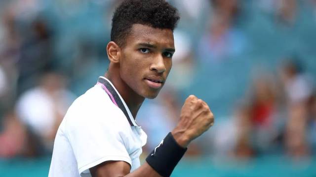 了他的首个 了他的首个