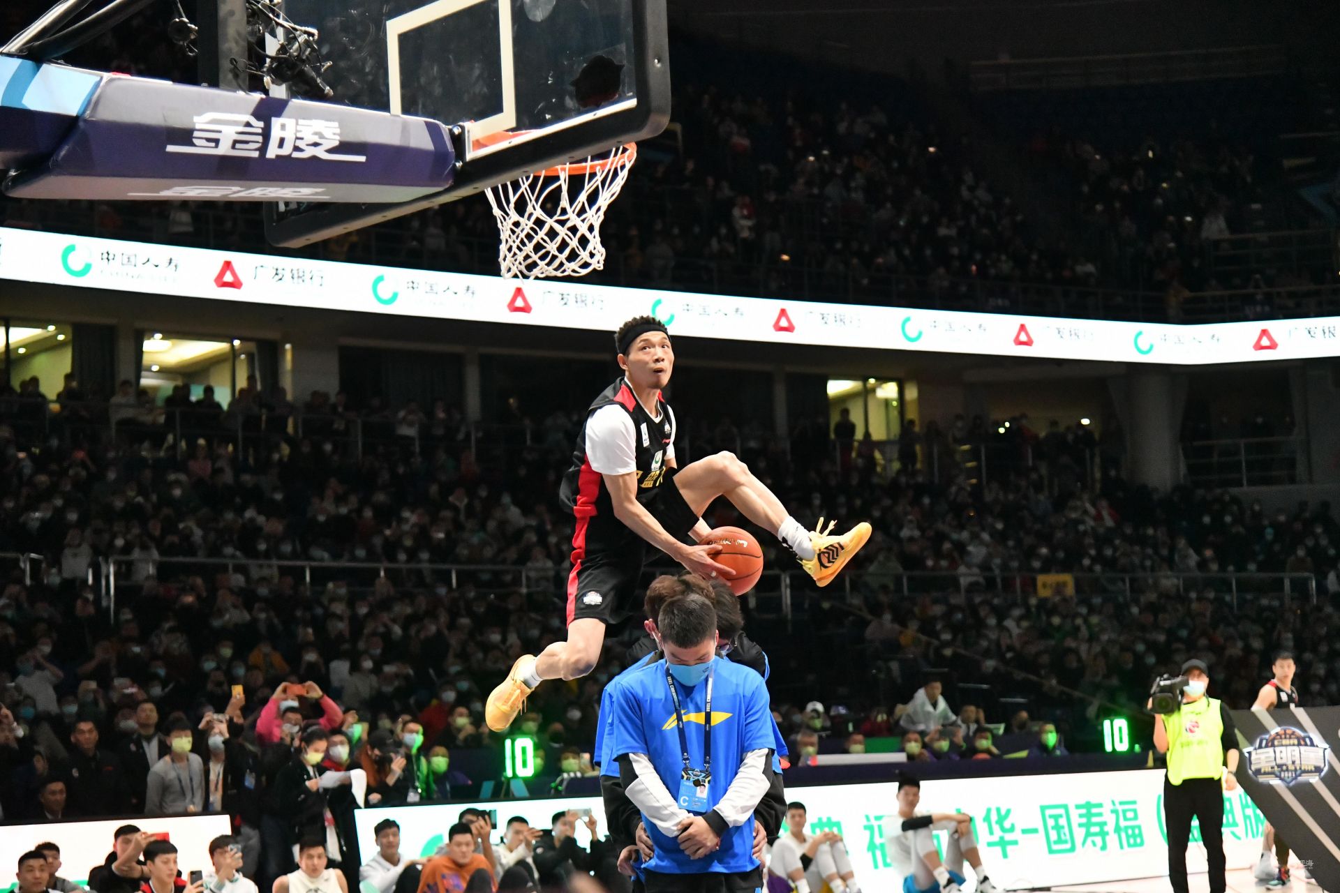 阿尔巴提前